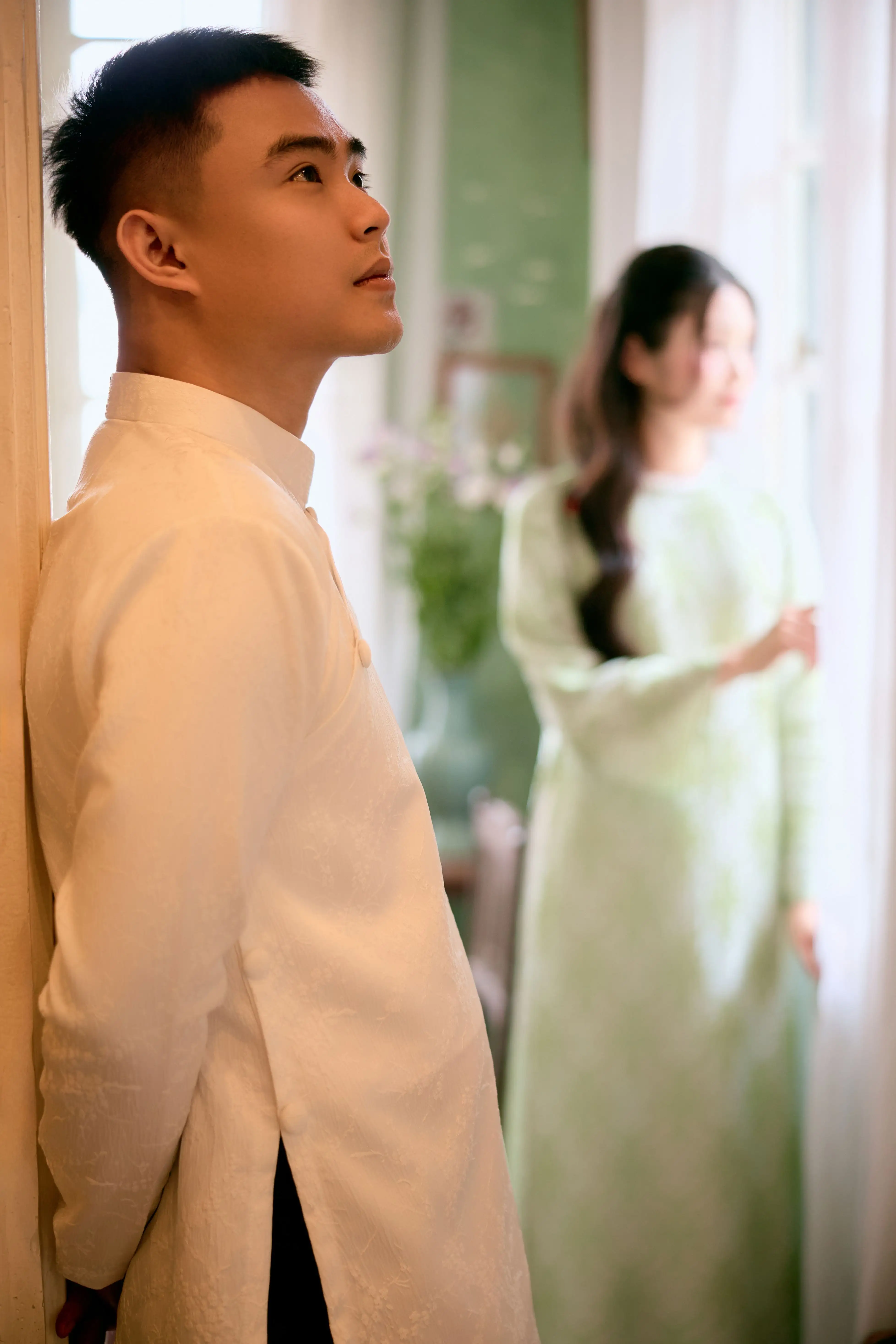 Cô dâu chú rể trong giây phút ngọt ngào